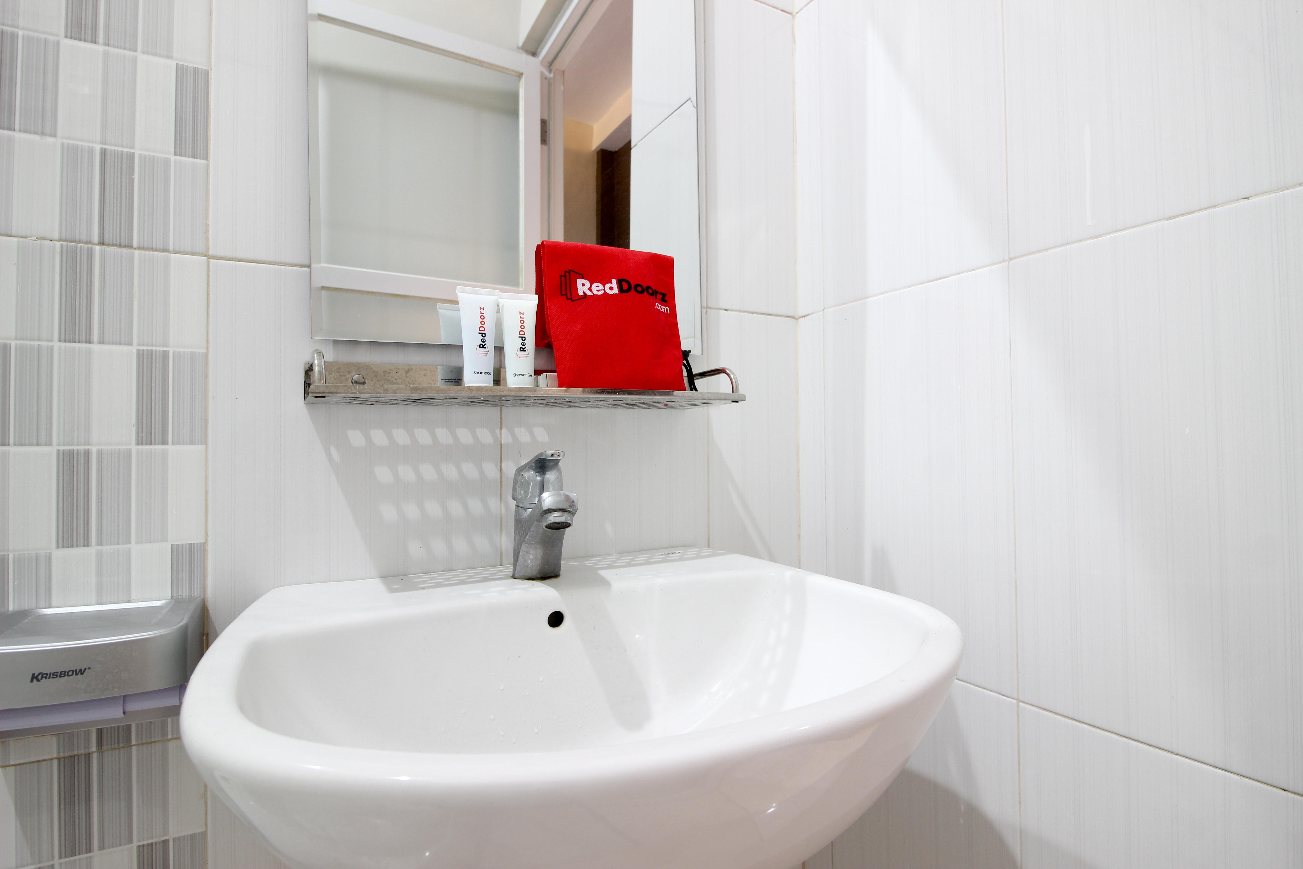 Reddoorz Plus Near Upn Jogjakarta 2 Maguwo Luaran gambar