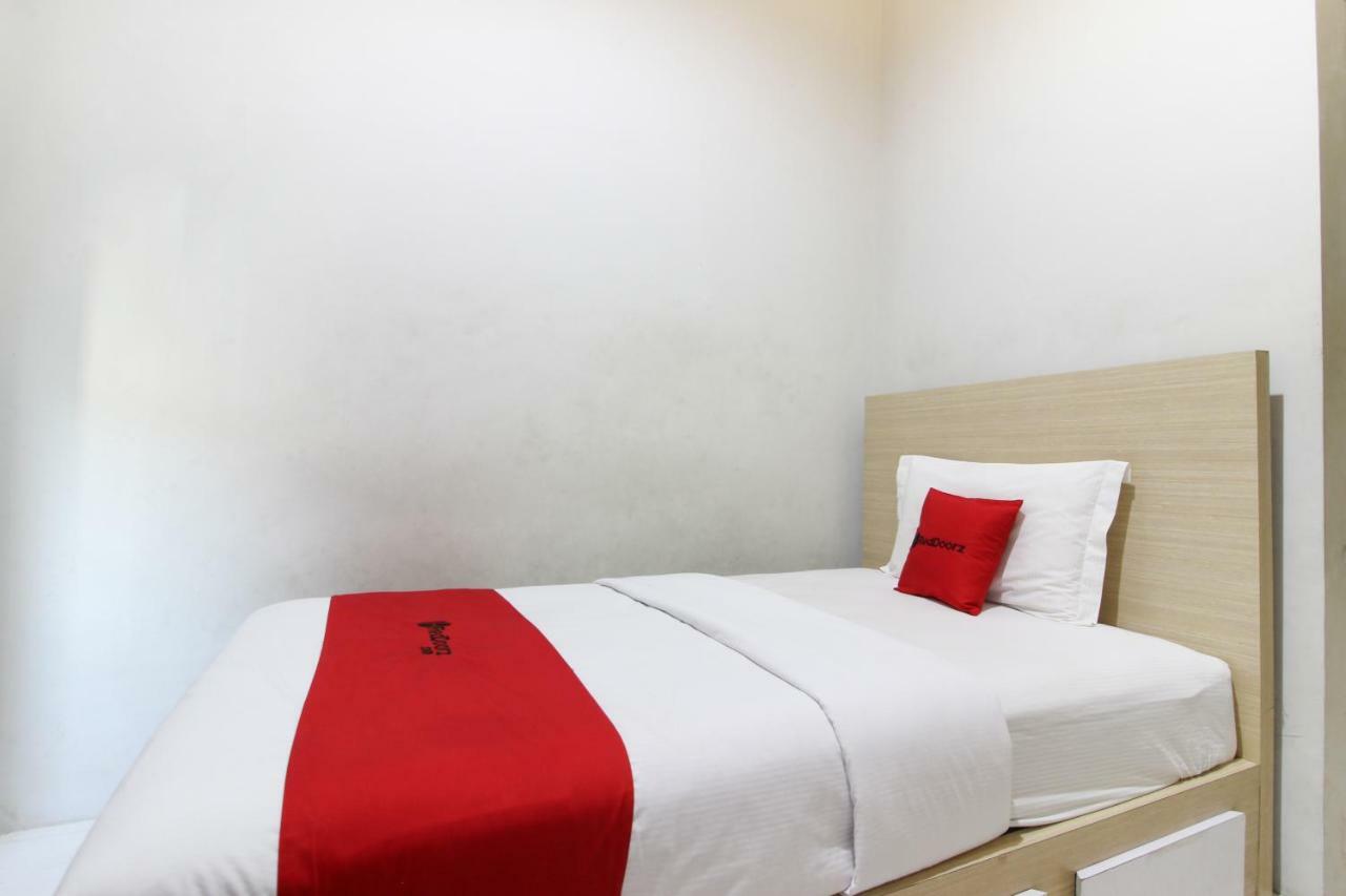 Reddoorz Plus Near Upn Jogjakarta 2 Maguwo Luaran gambar